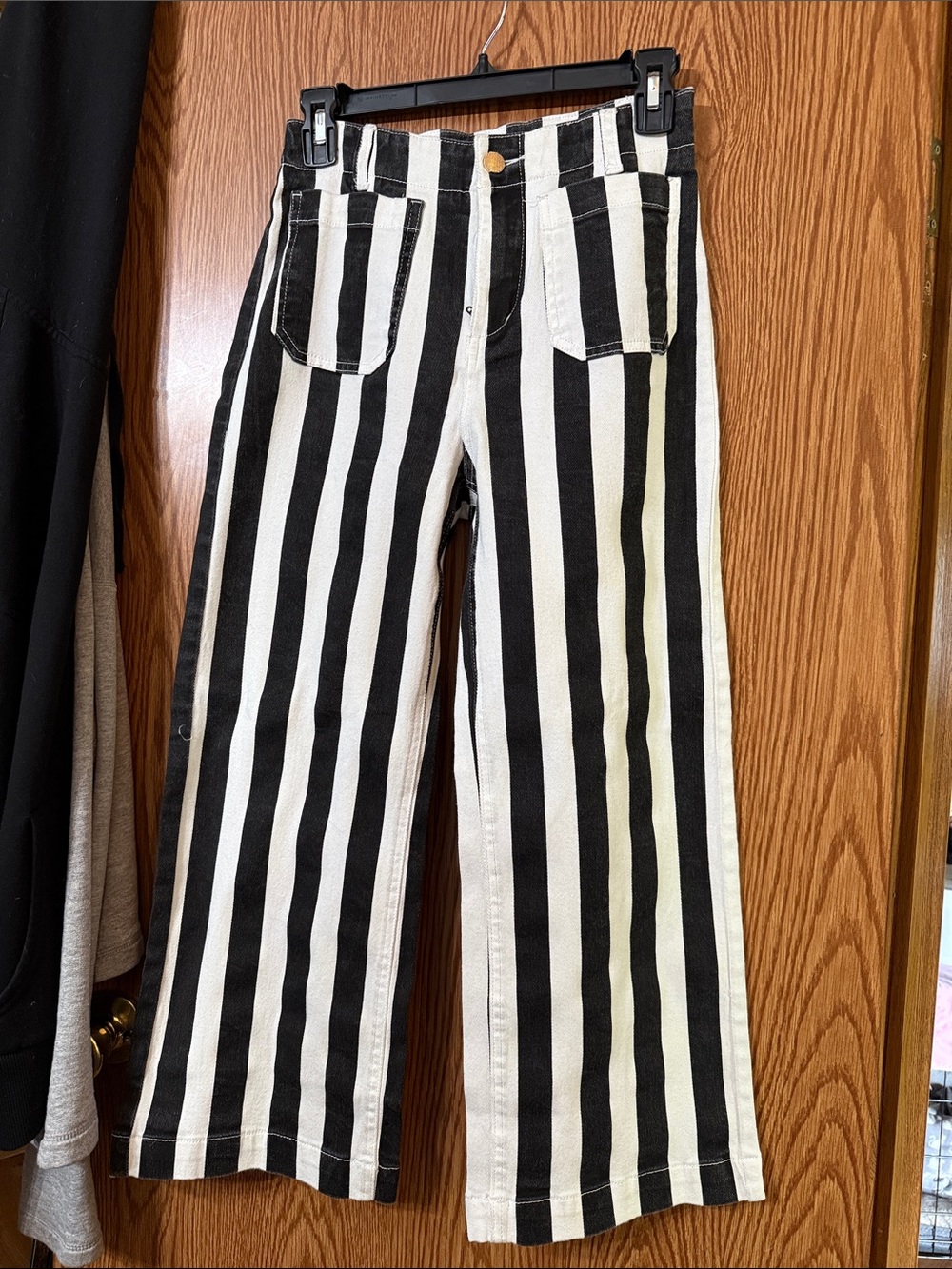 Black & White Striped Cropped Wide-Leg Pants